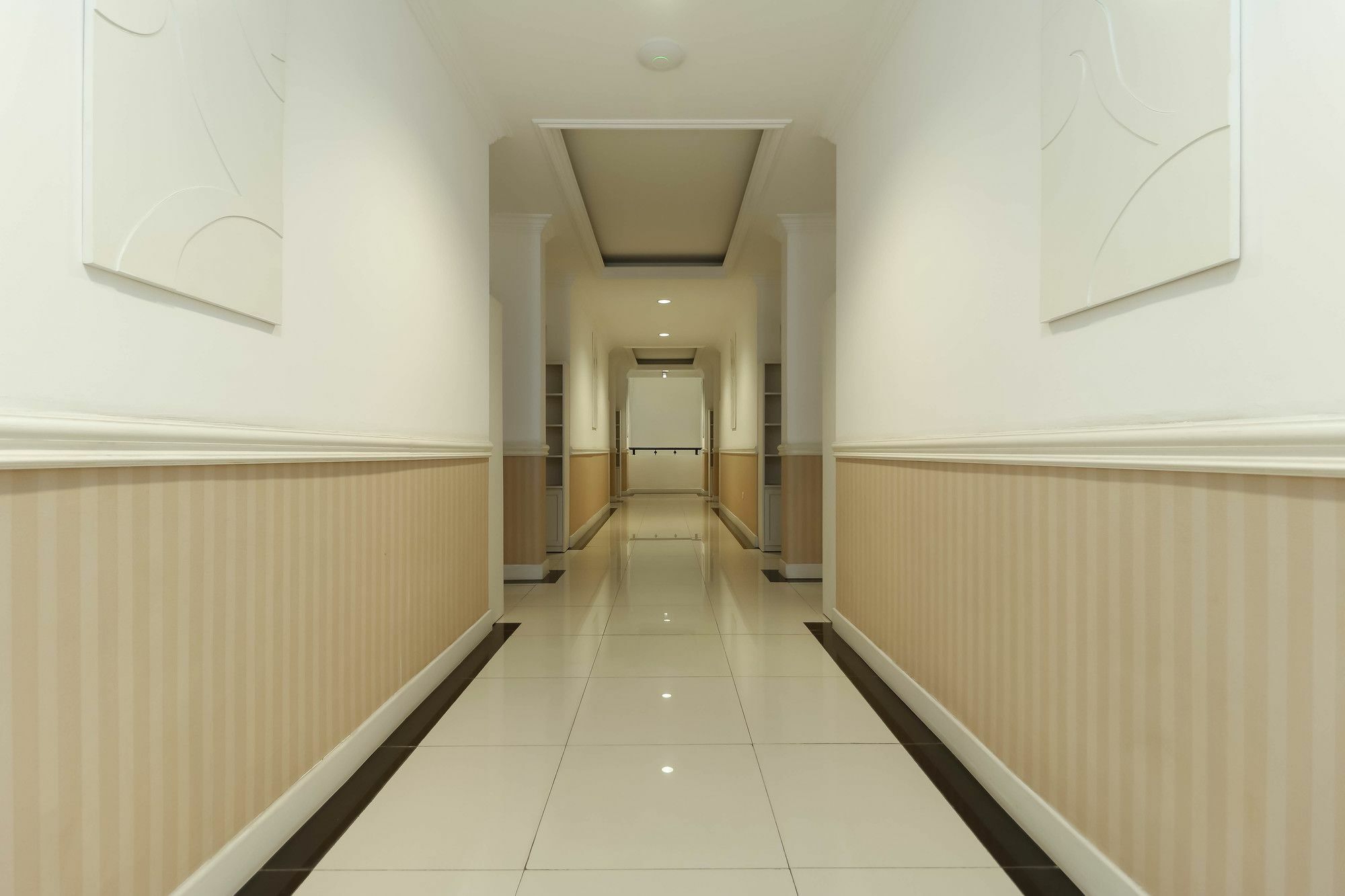 Reddoorz Plus @ Setiabudi Barat Jakarta Eksteriør billede